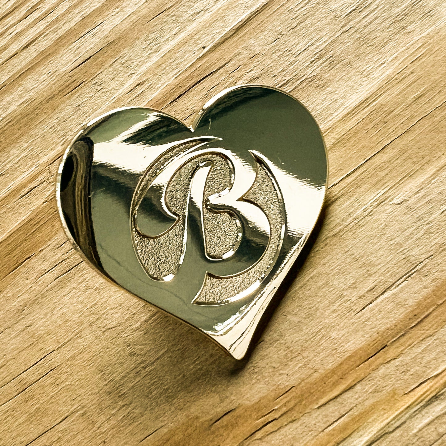 BIL Heart | Pin (Gold)